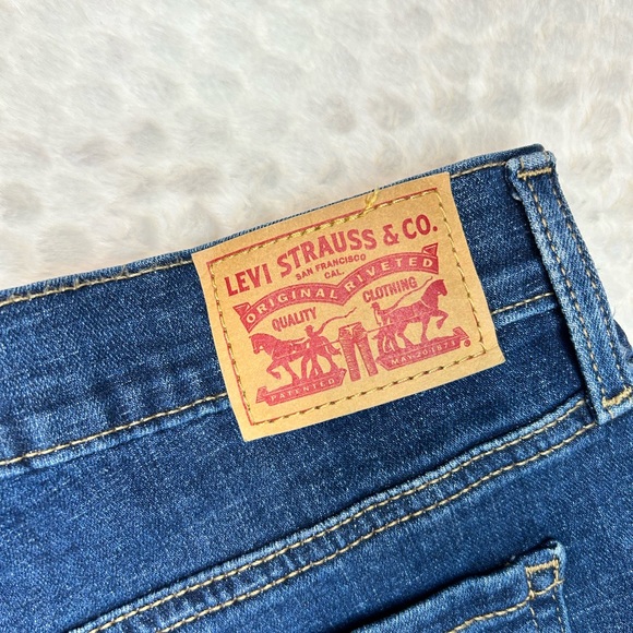 Levi’s Mid Length Short Size 28 - Picture 2 of 5